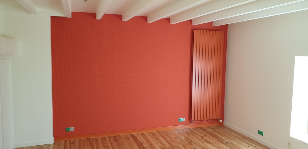 Maison Corenc rénovation complète chambre à coucher après travaux peinture farrow ball orange et blanc Maison Corenc rénovation complète chambre à coucher après travaux peinture farrow ball orange et blanc