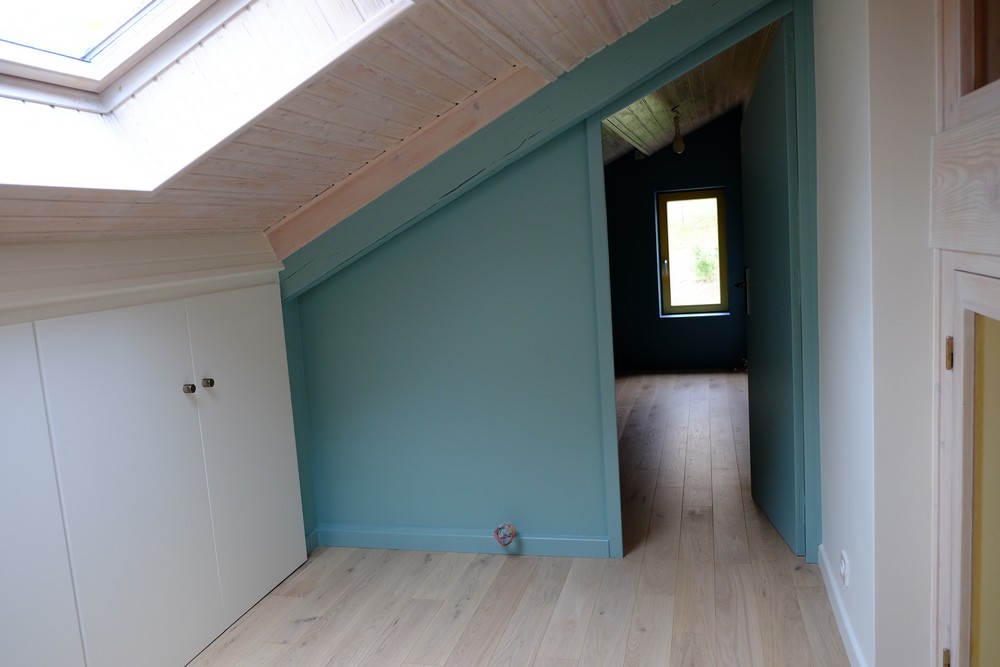 Maison-Corenc-application-peinture-farrow-ball-mur-chambre-porte-ouverte Maison-Corenc-application-peinture-farrow-ball-mur-chambre-porte-ouverte